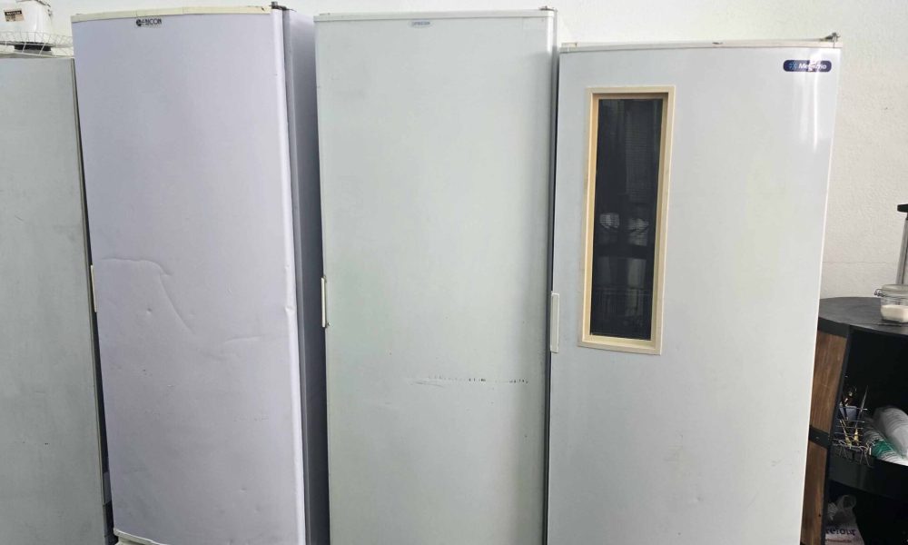 Freezer Vertical Porta Cega-16