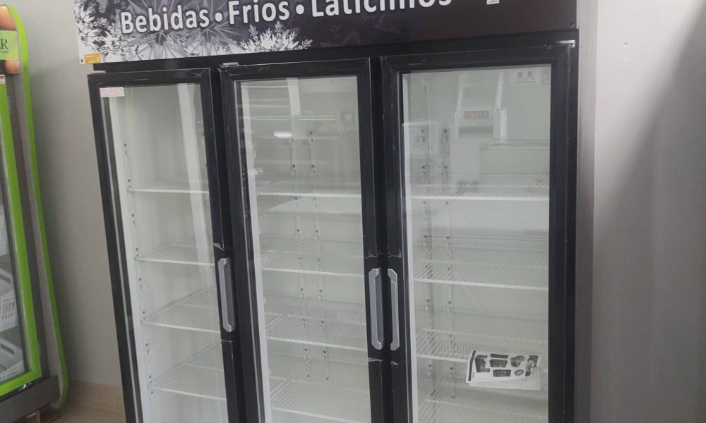 Geladeira Vertical 3 Portas de Vidro-5